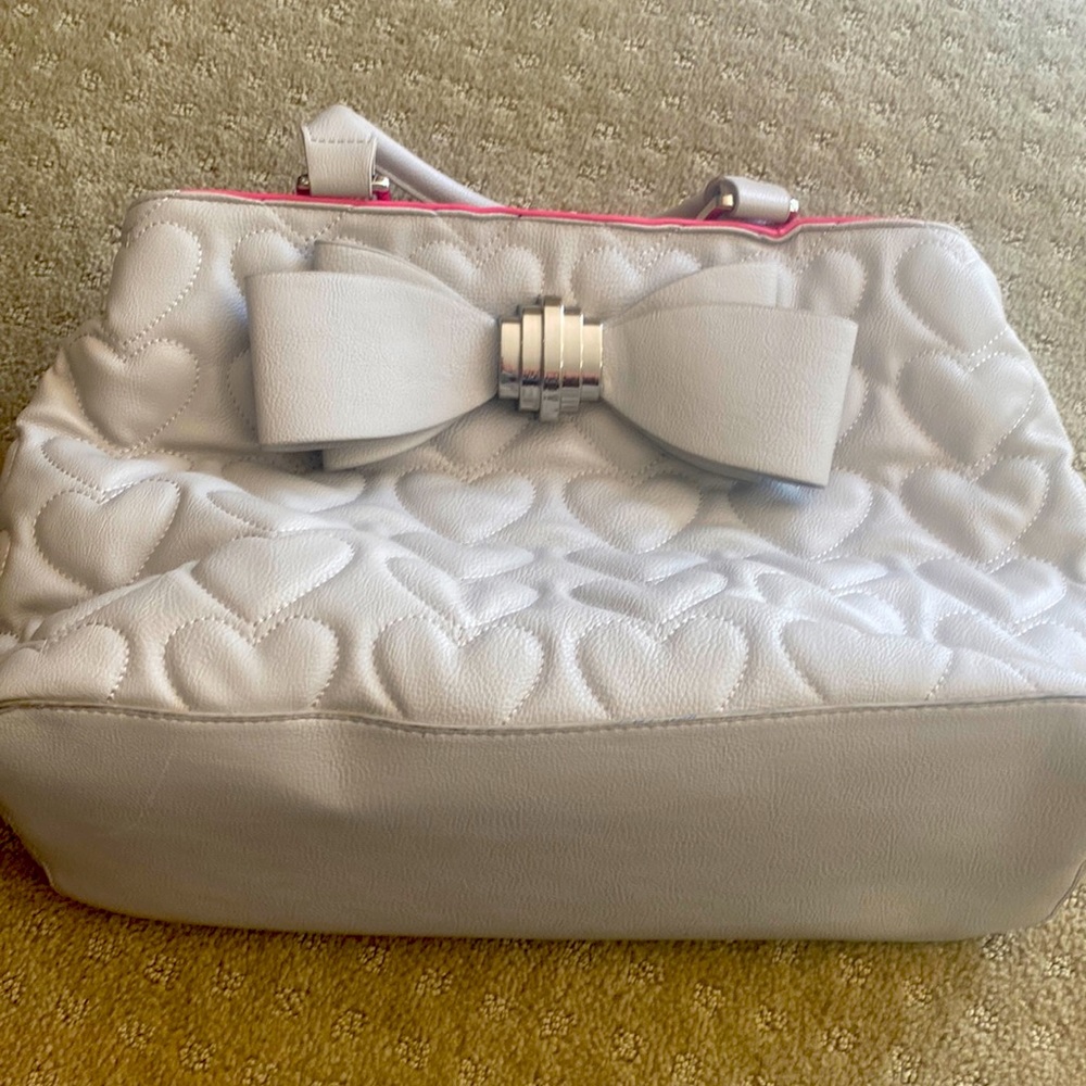 Betsey Johnson crème colored purse